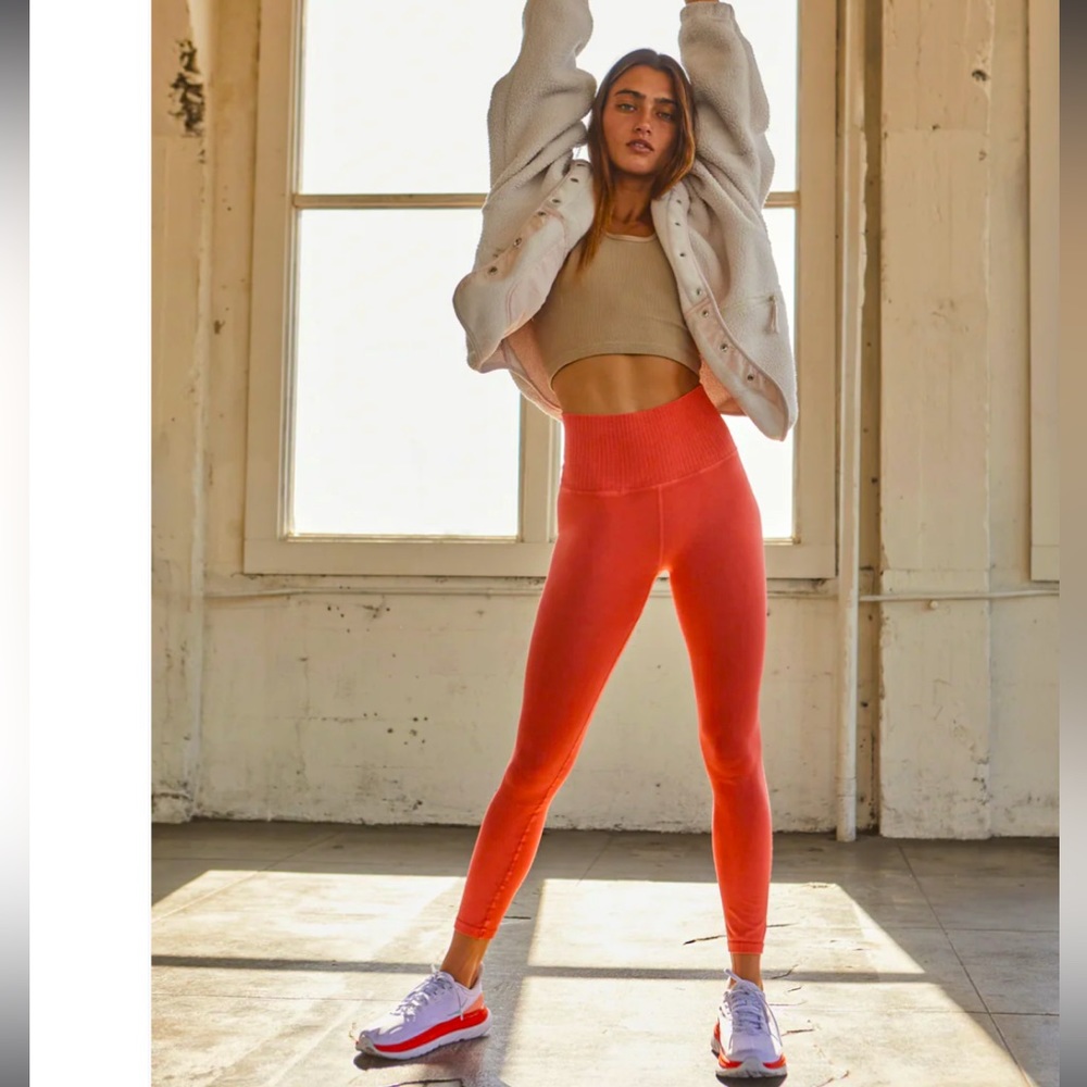 NWT Free People movement Good Karma leggings in Cayenne - Picture 1 of 2